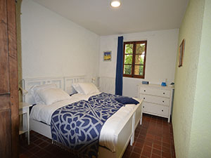 Farmhouse Blue twin room
